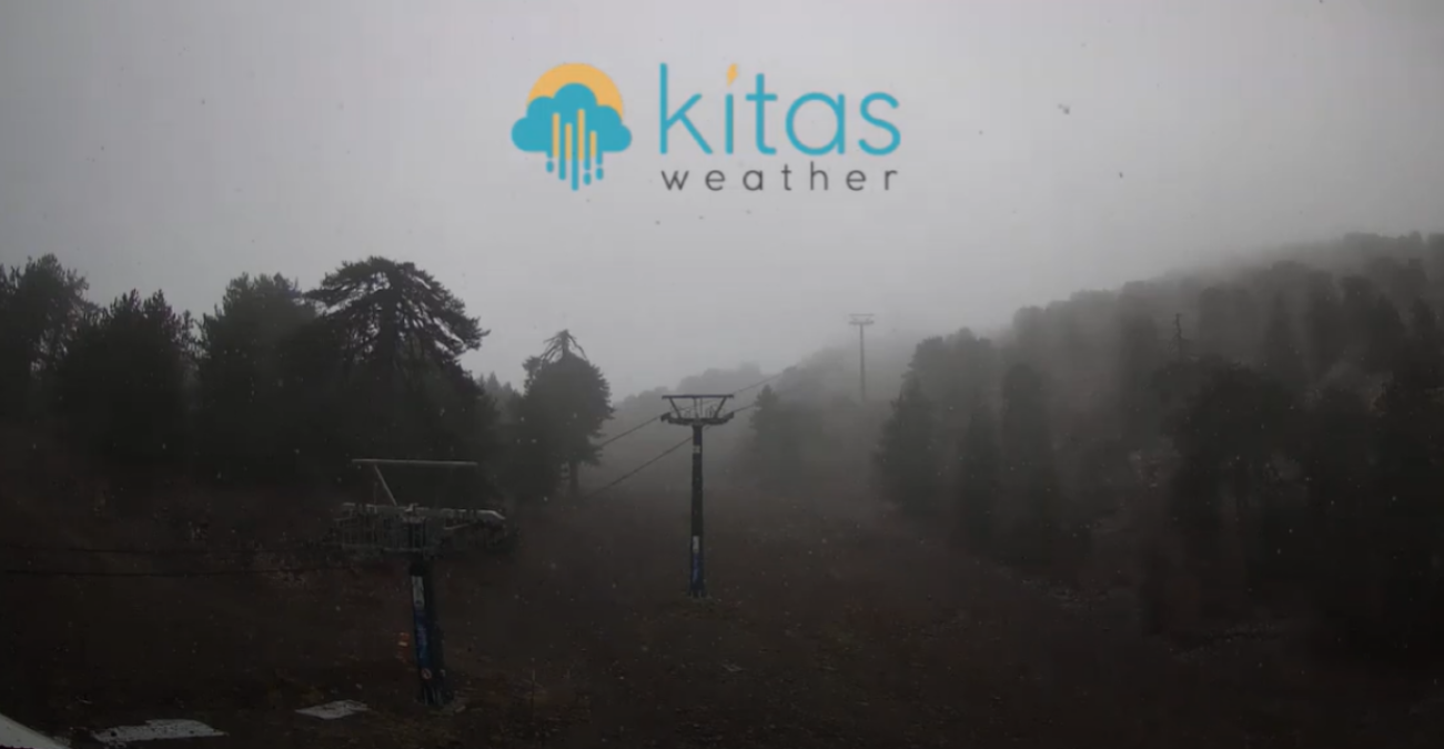 Είστε έτοιμοι για χιόνια; Άρχισαν να πέφτουν οι πρώτες νιφάδες χιονιού στο Τρόοδος