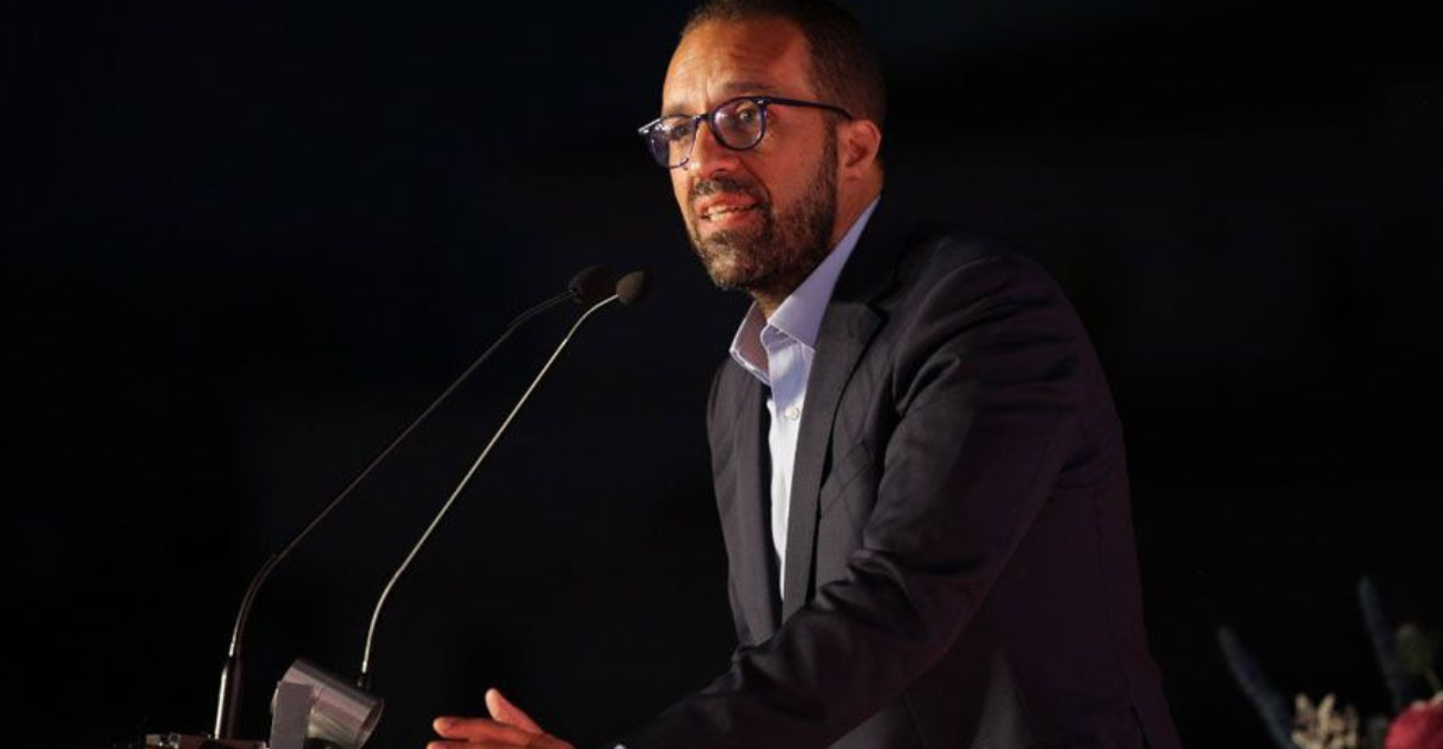 Αυτός είναι ο Πρόεδρος Επιτροπής Δεοντολογίας και Προστασίας Αθλητισμού Αυτός είναι ο Πρόεδρος Επιτροπής Δεοντολογίας και Προστασίας Αθλητισμού