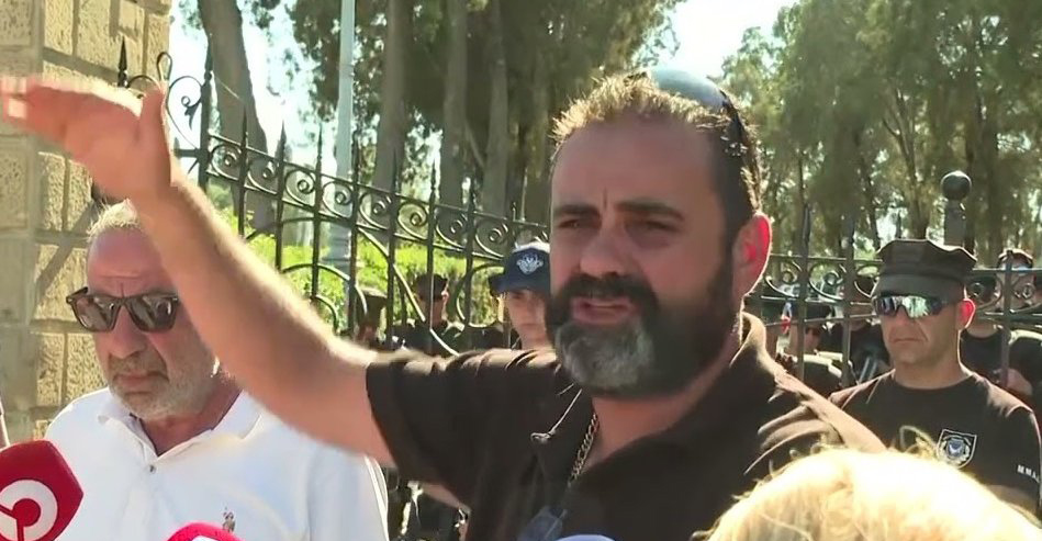 VIDEO: &Eta; &pi;&rho;ώ&tau;&eta; &alpha;&nu;&tau;ί&delta;&rho;&alpha;&sigma;&eta; &tau;&omicron;&upsilon; &Nu;&epsilon;ό&phi;&upsilon;&tau;&omicron;&upsilon; &Nu;&epsilon;&omicron;&phi;ύ&tau;&omicron;&upsilon; &mu;&epsilon;&tau;ά &tau;&eta;&nu; έ&nu;&omicron;&pi;&lambda;&eta; &epsilon;&pi;ί&theta;&epsilon;&sigma;&eta; - &laquo;&Delta;&epsilon;&nu; &theta;&alpha; &mu;&epsilon; &sigma;&tau;&alpha;&mu;&alpha;&tau;ή&sigma;&omicron;&upsilon;&nu;&raquo;