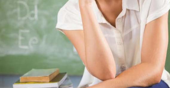 Video: Δασκάλα δίχασε τους γονείς με το εφαρμοστό παντελόνι που φόρεσε στην τάξη