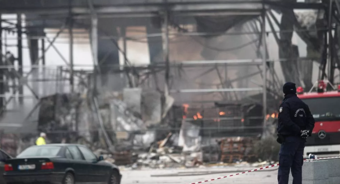 &Tau;&rho;&alpha;&gamma;&omega;&delta;ί&alpha; &sigma;&tau;&alpha; &Tau;&rho;ί&kappa;&alpha;&lambda;&alpha;: &Epsilon;ί&chi;&alpha;&nu; &epsilon;&pi;&iota;&lambda;έ&xi;&epsilon;&iota; &tau;&eta; &nu;&upsilon;&chi;&tau;&epsilon;&rho;&iota;&nu;ή &beta;ά&rho;&delta;&iota;&alpha; &gamma;&iota;&alpha; &tau;&alpha; &pi;&alpha;&iota;&delta;&iota;ά &tau;&omicron;&upsilon;&sigmaf; - &Tau;&alpha; &pi;&rho;ό&sigma;&omega;&pi;&alpha; &tau;&eta;&sigmaf; &tau;&rho;&alpha;&gamma;&omega;&delta;ί&alpha;&sigmaf; &kappa;&alpha;&iota; &tau;&alpha; &sigma;&epsilon;&nu;ά&rho;&iota;&alpha;