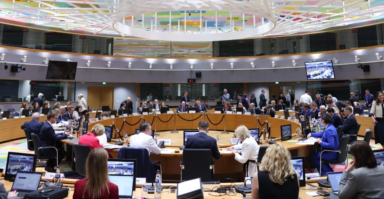 «Καμία προμήθεια σε τρίτες χώρες που αντιβαίνουν τα συμφέροντα ασφάλειας»