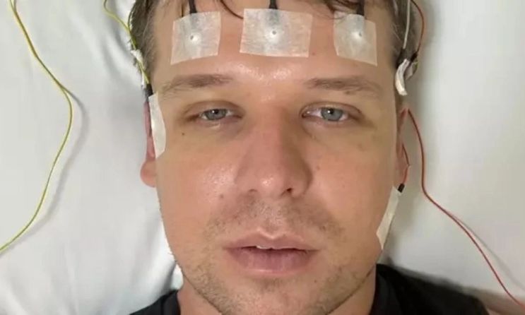 &laquo;&Delta;&epsilon;&nu; &theta;έ&lambda;&omega; &nu;&alpha; &pi;&epsilon;&theta;ά&nu;&omega;, &delta;&epsilon;&nu; &alpha;&nu;&tau;έ&chi;&omega; ά&lambda;&lambda;&omicron;&raquo;: &Kappa;&rho;&alpha;&upsilon;&gamma;ή &alpha;&gamma;&omega;&nu;ί&alpha;&sigmaf; &alpha;&pi;ό ά&nu;&tau;&rho;&alpha; &pi;&omicron;&upsilon; &delta;&epsilon;&nu; &kappa;&omicron;&iota;&mu;ά&tau;&alpha;&iota; &epsilon;&delta;ώ &kappa;&alpha;&iota; 2 &chi;&rho;ό&nu;&iota;&alpha;