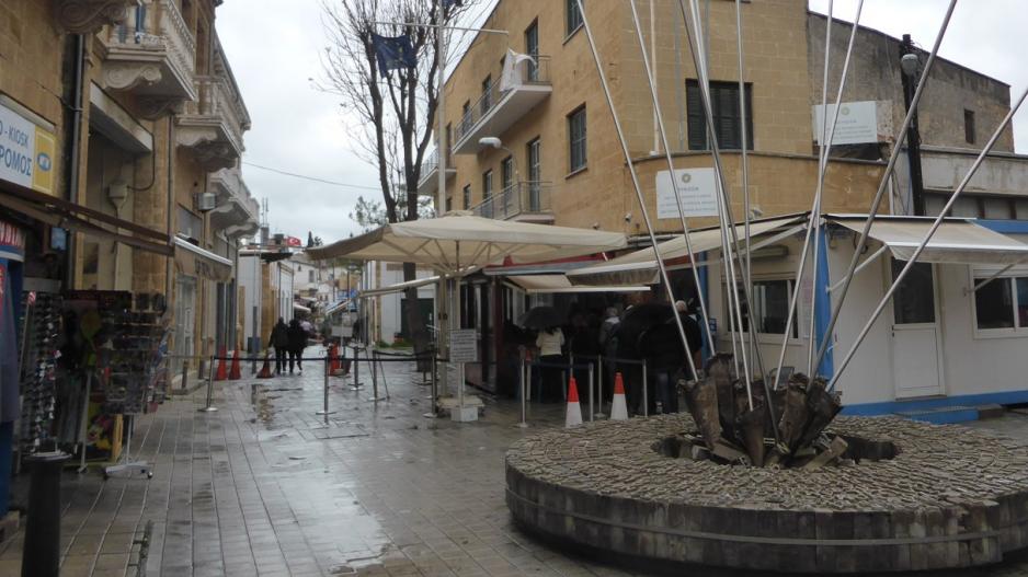 &Tau;&eta;&nu; &laquo;&tau;&sigma;ά&kappa;&omega;&sigma;&alpha;&nu;&raquo; &phi;&omicron;&rho;&tau;&omega;&mu;έ&nu;&eta; &mu;&epsilon; &pi;&alpha;&rho;ά&nu;&omicron;&mu;&alpha; &kappa;&alpha;&pi;&nu;&iota;&kappa;ά &sigma;&tau;&omicron; &omicron;&delta;ό&phi;&rho;&alpha;&gamma;&mu;&alpha;: &Alpha;&pi;&alpha;&sigma;&chi;ό&lambda;&eta;&sigma;&epsilon; &delta;&epsilon;&kappa;ά&delta;&epsilon;&sigmaf; &phi;&omicron;&rho;έ&sigmaf; &tau;&iota;&sigmaf; &Alpha;&rho;&chi;έ&sigmaf; - &Delta;&epsilon;ί&tau;&epsilon; &phi;&omega;&tau;&omicron;&gamma;&rho;&alpha;&phi;ί&alpha;