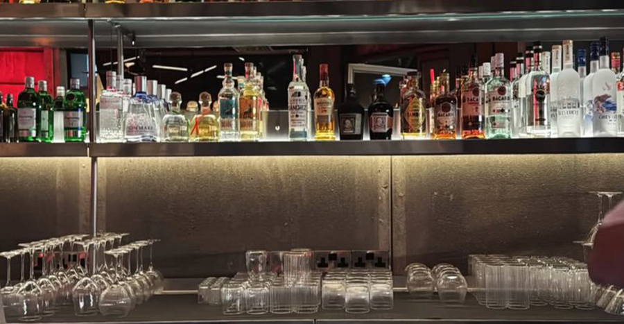 Αυτό είναι το νέο μπαρ της Λεμεσού που θα συζητηθεί – Κοκτέιλ εμπνευσμένα από… τη μόδα – Δείτε φωτογραφίες