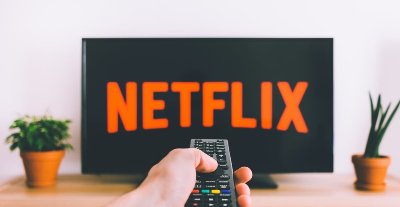 Η νέα σειρά του Netflix κατέκτησε τα charts και σαρώνει παγκοσμίως