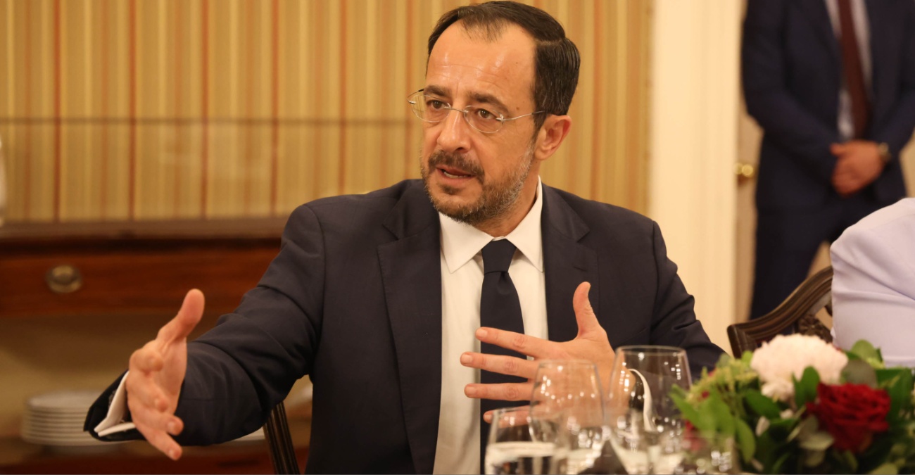 Έτσι απαντά στις φήμες περί ανασχηματισμού