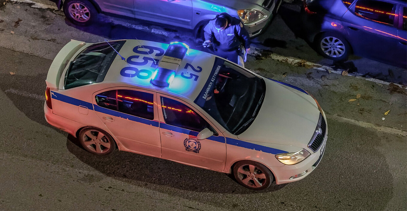 &Sigma;&omicron;&kappa; &sigma;&tau;&eta;&nu; &Kappa;&alpha;&lambda;&alpha;&mu;ά&tau;&alpha;: &Sigma;&kappa;ό&tau;&omega;&sigma;&epsilon; &tau;&eta;&nu; 39&chi;&rho;&omicron;&nu;&eta; &sigma;ύ&zeta;&upsilon;&gamma;ό &tau;&omicron;&upsilon; &mu;έ&sigma;&alpha; &sigma;&tau;&omicron; &sigma;&pi;ί&tau;&iota; &tau;&omicron;&upsilon;&sigmaf; - &Epsilon;&nu;&tau;&omicron;&pi;ί&sigma;&tau;&eta;&kappa;&epsilon; &mu;&epsilon; &pi;&omicron;&lambda;&lambda;ά &tau;&rho;&alpha;ύ&mu;&alpha;&tau;&alpha; &sigma;&tau;&omicron; &kappa;&rho;&epsilon;&beta;ά&tau;&iota; &tau;&omicron;&upsilon;&sigmaf;