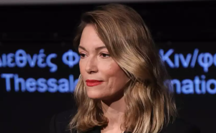 &Beta;ί&kappa;&upsilon; &Kappa;&alpha;&gamma;&iota;ά: Ό&chi;&iota; &sigma;&tau;έ&rho;&eta;&sigma;&eta; &alpha;&lambda;&lambda;ά &alpha;&pi;ό&lambda;&alpha;&upsilon;&sigma;&eta;! &Sigma;&tau;&omicron; &kappa;έ&nu;&tau;&rho;&omicron; &tau;&eta;&sigmaf; &pi;ό&lambda;&eta;&sigmaf; &mu;&epsilon; &tau;&upsilon;&lambda;&iota;&chi;&tau;ό &sigma;&omicron;&upsilon;&beta;&lambda;ά&kappa;&iota; &sigma;&tau;&omicron; &chi;έ&rho;&iota; -&Delta;&epsilon;ί&tau;&epsilon; &phi;&omega;&tau;&omicron;&gamma;&rho;&alpha;&phi;ί&alpha;