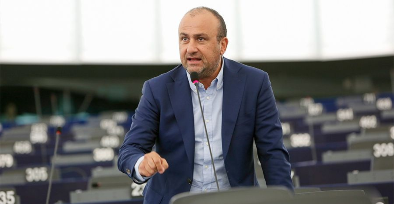 &Delta;. &Pi;&alpha;&pi;&alpha;&delta;ά&kappa;&eta;&sigmaf;: &laquo;&Alpha;&upsilon;&tau;ή &eta; &upsilon;&pi;ό&theta;&epsilon;&sigma;&eta; &pi;&rho;έ&pi;&epsilon;&iota; &nu;&alpha; &tau;&epsilon;&lambda;&epsilon;&iota;ώ&sigma;&epsilon;&iota; ά&mu;&epsilon;&sigma;&alpha;&raquo; - &Tau;&alpha; &tau;&rho;ί&alpha; &kappa;&iota;&nu;&eta;&tau;ά &kappa;&alpha;&iota; &eta; έ&rho;&epsilon;&upsilon;&nu;&alpha; &delta;&iota;&kappa;&alpha;&nu;&iota;&kappa;&omicron;ύ &epsilon;&mu;&pi;&epsilon;&iota;&rho;&omicron;&gamma;&nu;ώ&mu;&omicron;&nu;&alpha; &pi;&omicron;&upsilon; &pi;&rho;&omicron;&sigma;έ&lambda;&alpha;&beta;&epsilon;