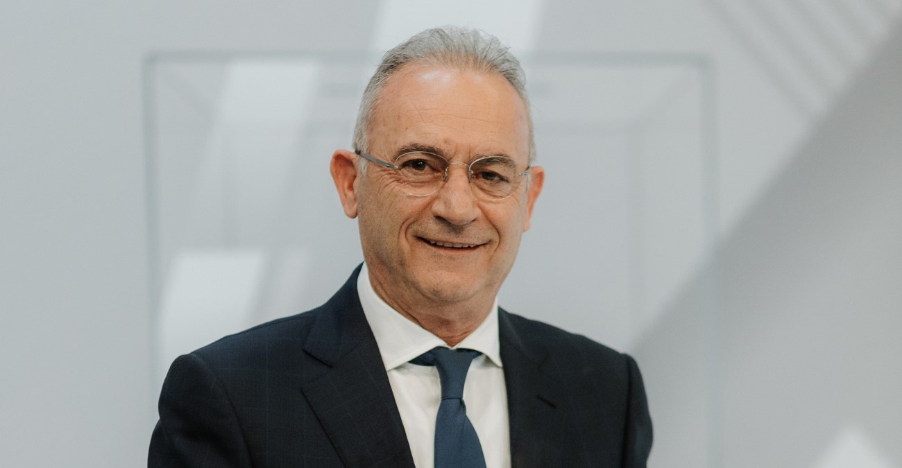 &Alpha;&beta;έ&rho;&omega;&phi; &Nu;&epsilon;&omicron;&phi;ύ&tau;&omicron;&upsilon;: &Sigma;&tau;έ&lambda;&nu;&epsilon;&iota; &mu;ή&nu;&upsilon;&mu;&alpha; &epsilon;&nu;ό&tau;&eta;&tau;&alpha;&sigmaf; &epsilon;&nu; &mu;έ&sigma;&omega; &tau;&eta;&sigmaf; &kappa;&rho;ί&sigma;&eta;&sigmaf; - &laquo;&Epsilon;ί&mu;&alpha;&sigma;&tau;&epsilon; &delta;ί&pi;&lambda;&alpha; &alpha;&pi;ό &tau;&eta;&nu; &Kappa;&upsilon;&beta;έ&rho;&nu;&eta;&sigma;&eta;&raquo;