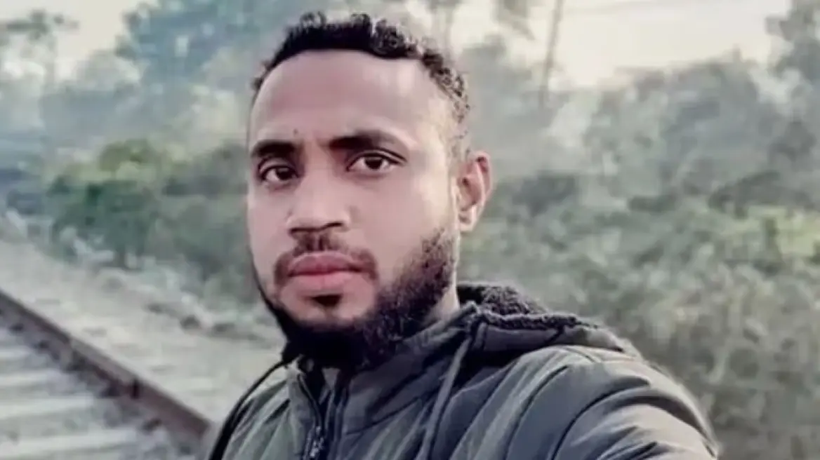 &Phi;&rho;&iota;&kappa;&tau;ό&sigmaf; &theta;ά&nu;&alpha;&tau;&omicron;&sigmaf; &gamma;&iota;&alpha; 32&chi;&rho;&omicron;&nu;&omicron; &sigma;&tau;&omicron; &Mu;&pi;&alpha;&gamma;&kappa;&lambda;&alpha;&nu;&tau;&epsilon;&sigmaf;: &Pi;&alpha;&rho;&alpha;&sigma;ύ&rho;&theta;&eta;&kappa;&epsilon; &alpha;&pi;ό &tau;&rho;έ&nu;&omicron; &alpha;&phi;&omicron;ύ έ&beta;&gamma;&alpha;&lambda;&epsilon; selfie &sigma;&tau;&iota;&sigmaf; &gamma;&rho;&alpha;&mu;&mu;έ&sigmaf; - &Eta; &tau;&epsilon;&lambda;&epsilon;&upsilon;&tau;&alpha;ί&alpha; &phi;&omega;&tau;&omicron;&gamma;&rho;&alpha;&phi;ί&alpha; &pi;&omicron;&upsilon; &alpha;&nu;έ&beta;&alpha;&sigma;&epsilon; &sigma;&tau;&omicron; Facebo