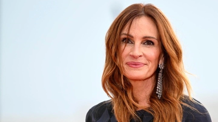 &Tau;&zeta;&omicron;ύ&lambda;&iota;&alpha; &Rho;ό&mu;&pi;&epsilon;&rho;&tau;&sigmaf;: &Tau;&rho;&epsilon;&lambda;ά &epsilon;&rho;&omega;&tau;&epsilon;&upsilon;&mu;έ&nu;&eta; &mu;&epsilon; &tau;&omicron;&nu; &laquo;&alpha;&gamma;&alpha;&pi;&eta;&mu;έ&nu;&omicron; &tau;&eta;&sigmaf; ά&nu;&tau;&rho;&alpha;&raquo; - &Eta; &tau;&rho;&upsilon;&phi;&epsilon;&rho;ή &alpha;&nu;ά&rho;&tau;&eta;&sigma;&eta;