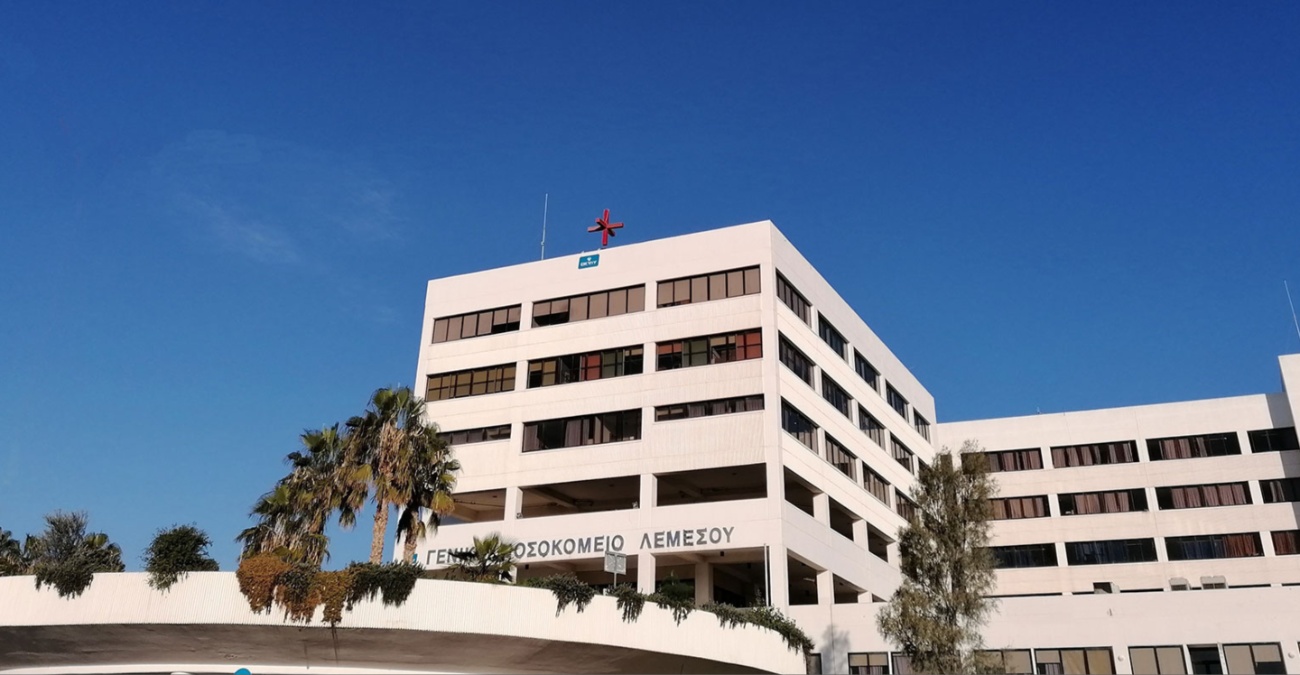 Αίσιο τέλος: Αποχώρησε ήρεμη από την οικία η γυναίκα που απειλούσε να βλάψει τον εαυτό της