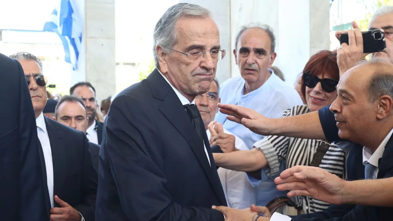 Video: «Κουράγιο πρόεδρε»: Σε βαθιά οδύνη το τελευταίο αντίο στη Λένα Σαμαρά