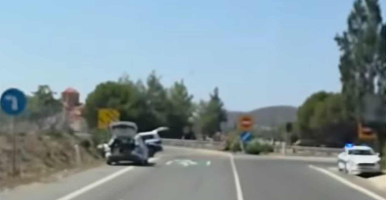 Περιπολικό «καρφώθηκε» μόνο του σε έξοδο αυτοκινητόδρομου – Το βίντεο από το σημείο