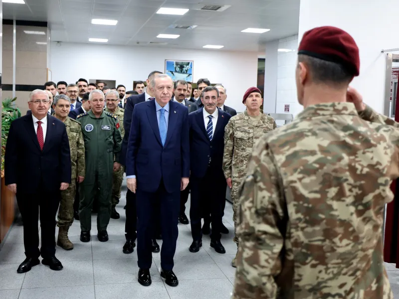 &Omicron; &Epsilon;&rho;&nu;&tau;&omicron;&gamma;ά&nu; &alpha;&pi;&epsilon;ί&lambda;&eta;&sigma;&epsilon; &mu;&epsilon; &epsilon;&iota;&sigma;&beta;&omicron;&lambda;ή &tau;&omicron; &Iota;&sigma;&rho;&alpha;ή&lambda;: &laquo;&Delta;&epsilon;&nu; &upsilon;&pi;ά&rho;&chi;&epsilon;&iota; &lambda;ό&gamma;&omicron;&sigmaf; &nu;&alpha; &mu;&eta;&nu; &tau;&omicron; &kappa;ά&nu;&omicron;&upsilon;&mu;&epsilon;&raquo;