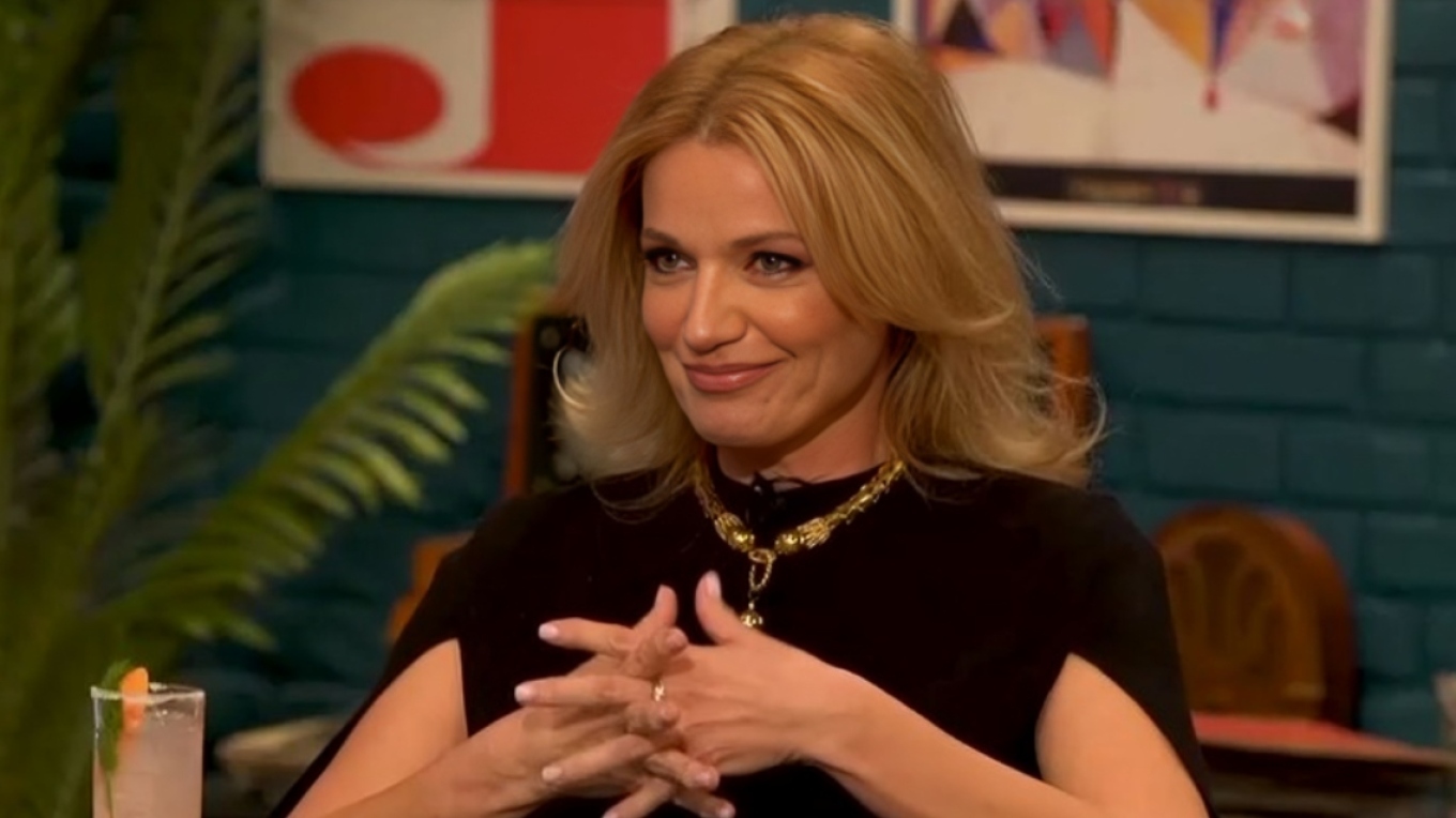 &Pi;&alpha;&nu;&alpha;&gamma;&iota;ώ&tau;&alpha; &Beta;&lambda;&alpha;&nu;&tau;ή &gamma;&iota;&alpha; &tau;&eta;&nu; &tau;&alpha;&iota;&nu;ί&alpha; &laquo;&Tau;&iota; &psi;&upsilon;&chi;ή &theta;&alpha; &pi;&alpha;&rho;&alpha;&delta;ώ&sigma;&epsilon;&iota;&sigmaf; &mu;&omega;&rho;ή&raquo;: &Tau;&omicron; &sigma;&kappa;έ&phi;&tau;&eta;&kappa;&alpha; &pi;&omicron;&lambda;ύ, &mu;&omicron;&iota;&rho;&alpha;ί&alpha; &pi;έ&phi;&tau;&epsilon;&iota;&sigmaf; &sigma;&tau;&eta; &sigma;ύ&gamma;&kappa;&rho;&iota;&sigma;&eta; &mu;&epsilon; &tau;&eta;&nu; &Epsilon;&lambda;έ&nu;&eta; &Rho;ά&nu;&tau;&omicron;&upsilon;