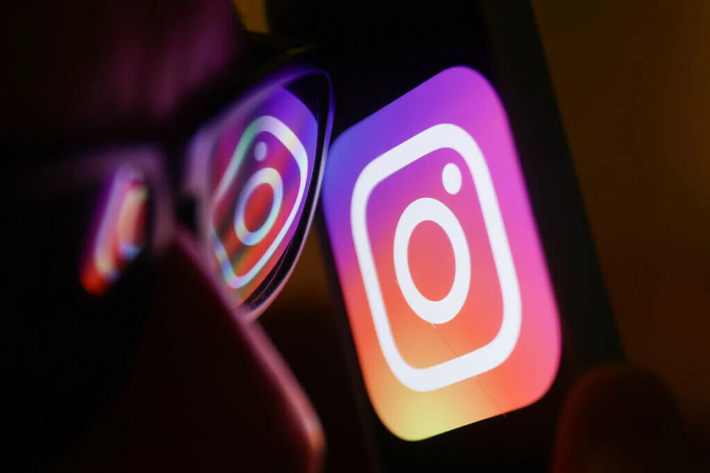 Instagram: &Omicron;&iota; &iota;&delta;&iota;&omega;&tau;&iota;&kappa;έ&sigmaf; &sigma;&upsilon;&nu;&omicron;&mu;&iota;&lambda;ί&epsilon;&sigmaf; &sigma;&tau;&alpha; DMs &alpha;&lambda;&lambda;ά&zeta;&omicron;&upsilon;&nu; &ndash; &Tau;&iota; &pi;&rho;έ&pi;&epsilon;&iota; &nu;&alpha; &gamma;&nu;&omega;&rho;ί&zeta;&epsilon;&tau;&epsilon;