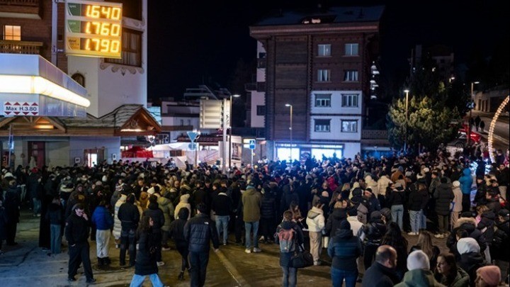 &laquo;&Delta;&epsilon;&nu; &mu;&pi;&omicron;&rho;&omicron;ύ&sigma;&alpha;&mu;&epsilon; &nu;&alpha; &alpha;&nu;&alpha;&pi;&nu;&epsilon;ύ&sigma;&omicron;&upsilon;&mu;&epsilon;&raquo;: &Sigma;&upsilon;&gamma;&kappa;&lambda;&omicron;&nu;ί&zeta;&omicron;&upsilon;&nu; &omicron;&iota; &epsilon;&pi;&iota;&zeta;ή&sigma;&alpha;&nu;&tau;&epsilon;&sigmaf; &tau;&eta;&sigmaf; &tau;&rho;&alpha;&gamma;&omega;&delta;ί&alpha;&sigmaf; &sigma;&tau;&omicron; &Kappa;&rho;&alpha;&nu; &Mu;&omicron;&nu;&tau;&alpha;&nu;ά &mu;&epsilon; &delta;&epsilon;&kappa;ά&delta;&epsilon;&sigmaf; &nu;&epsilon;&kappa;&rho;&omicron;ύ&sigmaf;, &alpha;&pi;ό &tau;ύ&chi;&eta; &gamma;&lambda;ί&tau;&omega;&sigma;&alpha;&nu; &pi;&omicron;&lambda;&lambda;&omicron;ί