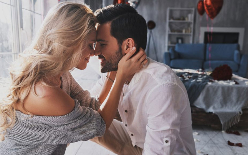 &Omicron; έ&rho;&omega;&tau;&alpha;&sigmaf; &laquo;&epsilon;&iota;&sigma;&beta;ά&lambda;&lambda;&epsilon;&iota;&raquo; &sigma;&tau;&eta; &zeta;&omega;ή &delta;ύ&omicron; &zeta;&omega;&delta;ί&omega;&nu;