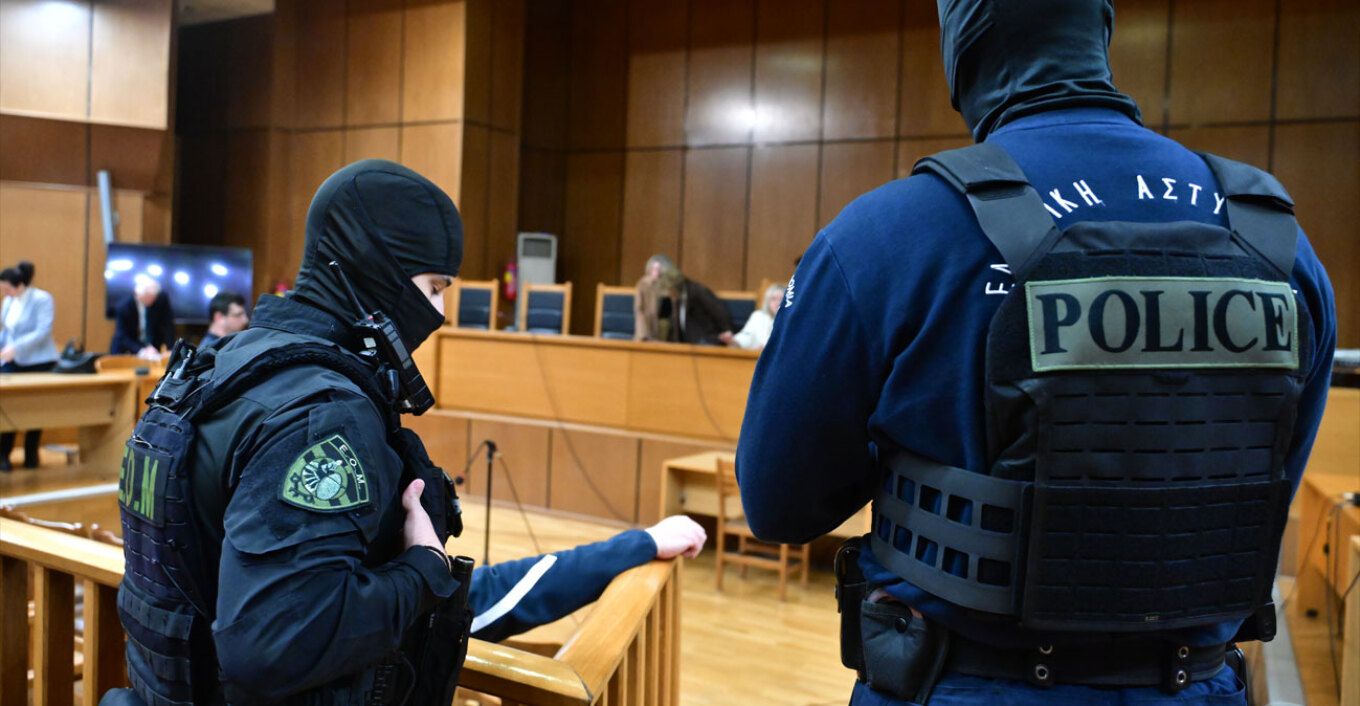 X&rho;&upsilon;&sigma;ή &Alpha;&upsilon;&gamma;ή: &Alpha;&upsilon;&lambda;&alpha;ί&alpha; &sigma;&tau;&eta; &delta;ί&kappa;&eta; &sigma;&tau;&omicron; &Epsilon;&phi;&epsilon;&tau;&epsilon;ί&omicron; - &Delta;&epsilon;ί&tau;&epsilon; &tau;&iota;&sigmaf; &pi;&omicron;&iota;&nu;έ&sigmaf;