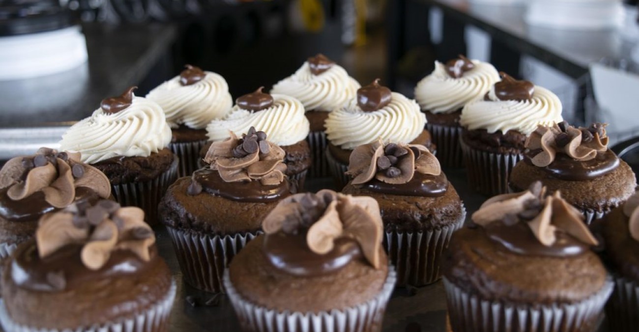 &Mu;&epsilon;&gamma;ά&lambda;&eta; &gamma;&iota;&omicron;&rho;&tau;ή: &Pi;&omicron;&iota;&omicron;&upsilon;&sigmaf; &tau;&iota;&mu;ά&epsilon;&iota; &sigma;ή&mu;&epsilon;&rho;&alpha; &eta; &Epsilon;&kappa;&kappa;&lambda;&eta;&sigma;ί&alpha; - &Tau;&alpha; &lambda;&iota;&gamma;ό&tau;&epsilon;&rho;&omicron; &gamma;&nu;&omega;&sigma;&tau;ά &omicron;&nu;ό&mu;&alpha;&tau;&alpha; &pi;&omicron;&upsilon; &gamma;&iota;&omicron;&rho;&tau;ά&zeta;&omicron;&upsilon;&nu; &sigma;ή&mu;&epsilon;&rho;&alpha; 30 &Iota;&alpha;&nu;&omicron;&upsilon;&alpha;&rho;ί&omicron;&upsilon;