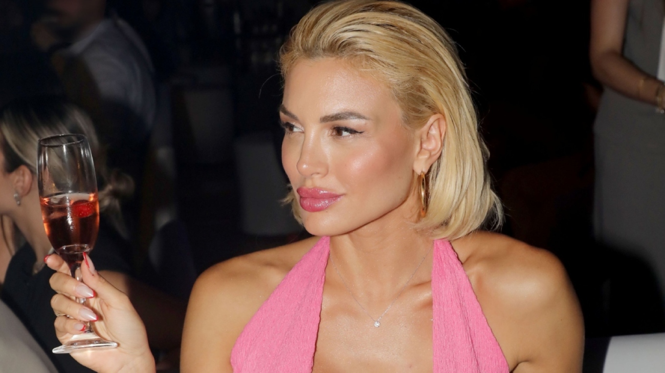 &Eta; &Alpha;&lambda;&epsilon;&xi;ά&nu;&delta;&rho;&alpha; &Pi;&alpha;&nu;&alpha;&gamma;&iota;ώ&tau;&alpha;&rho;&omicron;&upsilon; &pi;ό&zeta;&alpha;&rho;&epsilon; &alpha;&nu;ά&mu;&epsilon;&sigma;&alpha; &sigma;&epsilon; &phi;&omicron;ί&nu;&iota;&kappa;&epsilon;&sigmaf; &sigma;&tau;&iota;&sigmaf; &Sigma;&epsilon;ϋ&chi;έ&lambda;&lambda;&epsilon;&sigmaf; - &Delta;&epsilon;ί&tau;&epsilon; &phi;&omega;&tau;&omicron;&gamma;&rho;&alpha;&phi;ί&epsilon;&sigmaf;