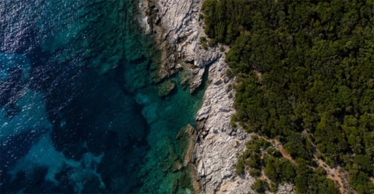 &Tau;&omicron; &epsilon;&lambda;&lambda;&eta;&nu;&iota;&kappa;ό &iota;&delta;&iota;&omega;&tau;&iota;&kappa;ό &nu;&eta;&sigma;ί &pi;&omicron;&upsilon; &pi;&omega;&lambda;&epsilon;ί&tau;&alpha;&iota; &sigma;&tau;&eta;&nu; &tau;&iota;&mu;ή &delta;&iota;&alpha;&mu;&epsilon;&rho;ί&sigma;&mu;&alpha;&tau;&omicron;&sigmaf;: &Omicron; &lambda;ό&gamma;&omicron;&sigmaf; &pi;ί&sigma;&omega; &alpha;&pi;ό &tau;&eta;&nu; &laquo;&epsilon;&upsilon;&kappa;&alpha;&iota;&rho;ί&alpha;&raquo; - &Beta;ί&nu;&tau;&epsilon;&omicron;