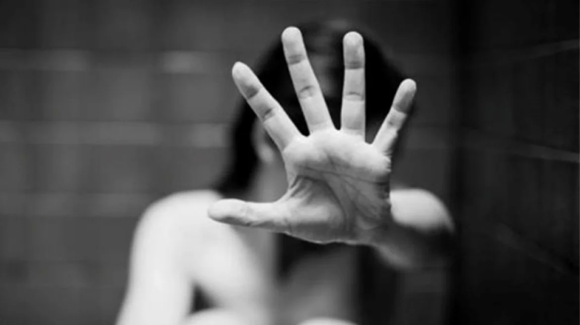 &Epsilon;&pi;ί&theta;&epsilon;&sigma;&eta; &sigma;&epsilon; 13&chi;&rho;&omicron;&nu;&eta; &alpha;&pi;ό &tau;&rho;&epsilon;&iota;&sigmaf; &sigma;&upsilon;&mu;&mu;&alpha;&theta;ή&tau;&rho;&iota;έ&sigmaf; &tau;&eta;&sigmaf; - &Omicron;&iota; &delta;ύ&omicron; &tau;&eta;&nu; &chi;&tau;&upsilon;&pi;&omicron;ύ&sigma;&alpha;&nu; &sigma;&tau;&omicron; &pi;&rho;ό&sigma;&omega;&pi;&omicron; &kappa;&alpha;&iota; &eta; ά&lambda;&lambda;&eta; &tau;&rho;&alpha;&beta;&omicron;ύ&sigma;&epsilon; &beta;ί&nu;&tau;&epsilon;&omicron;
