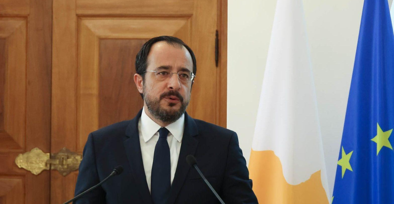 &Sigma;&upsilon;&nu;ά&nu;&tau;&eta;&sigma;&eta; &Pi;&tau;&Delta; &sigma;&tau;&omicron; &Pi;&rho;&omicron;&epsilon;&delta;&rho;&iota;&kappa;ό &mu;&epsilon; &tau;&omicron;&nu; &Gamma;&iota;ά&kappa;&omicron;&beta; &Mu;&iota;&lambda;ά&tau;&omicron;&beta;&iota;&tau;&sigmaf;: &Sigma;&tau;&omicron; &epsilon;&pi;ί&kappa;&epsilon;&nu;&tau;&rho;&omicron; &omicron;&iota; &sigma;&chi;έ&sigma;&epsilon;&iota;&sigmaf; &Kappa;ύ&pi;&rho;&omicron;&upsilon;-&Mu;&alpha;&upsilon;&rho;&omicron;&beta;&omicron;&upsilon;&nu;ί&omicron;&upsilon;