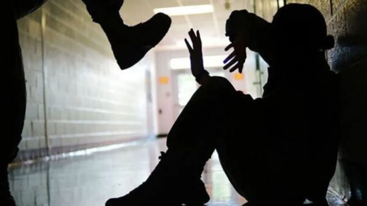 Ανήλικος ξυλοκοπήθηκε από πέντε άτομα στη Φλώρινα, τον χτύπησαν στο κεφάλι και το μάτι