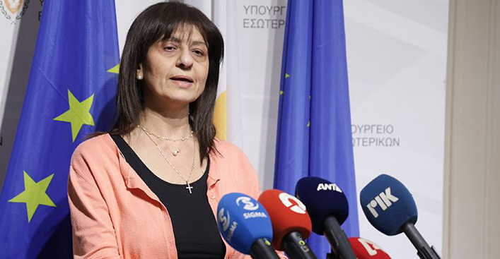 &Sigma;&tau;&eta;&nu; &Epsilon;&lambda;&epsilon;&gamma;&kappa;&tau;&iota;&kappa;ή &Upsilon;&pi;&eta;&rho;&epsilon;&sigma;ί&alpha; &mu;&epsilon; &alpha;&pi;ό&sigma;&pi;&alpha;&sigma;&eta; &eta; &Delta;&omicron;&iota;&kappa;ή&tau;&rho;&iota;&alpha; &tau;&eta;&sigmaf; &Pi;&omicron;&lambda;&iota;&tau;&iota;&kappa;ή&sigmaf; Ά&mu;&upsilon;&nu;&alpha;&sigmaf;, &Mu;&alpha;&rho;ί&alpha; &Pi;&alpha;&pi;ά - &laquo;&Upsilon;&pi;&eta;&rho;&epsilon;&sigma;&iota;&alpha;&kappa;&omicron;ί &omicron;&iota; &lambda;ό&gamma;&omicron;&iota;&raquo;