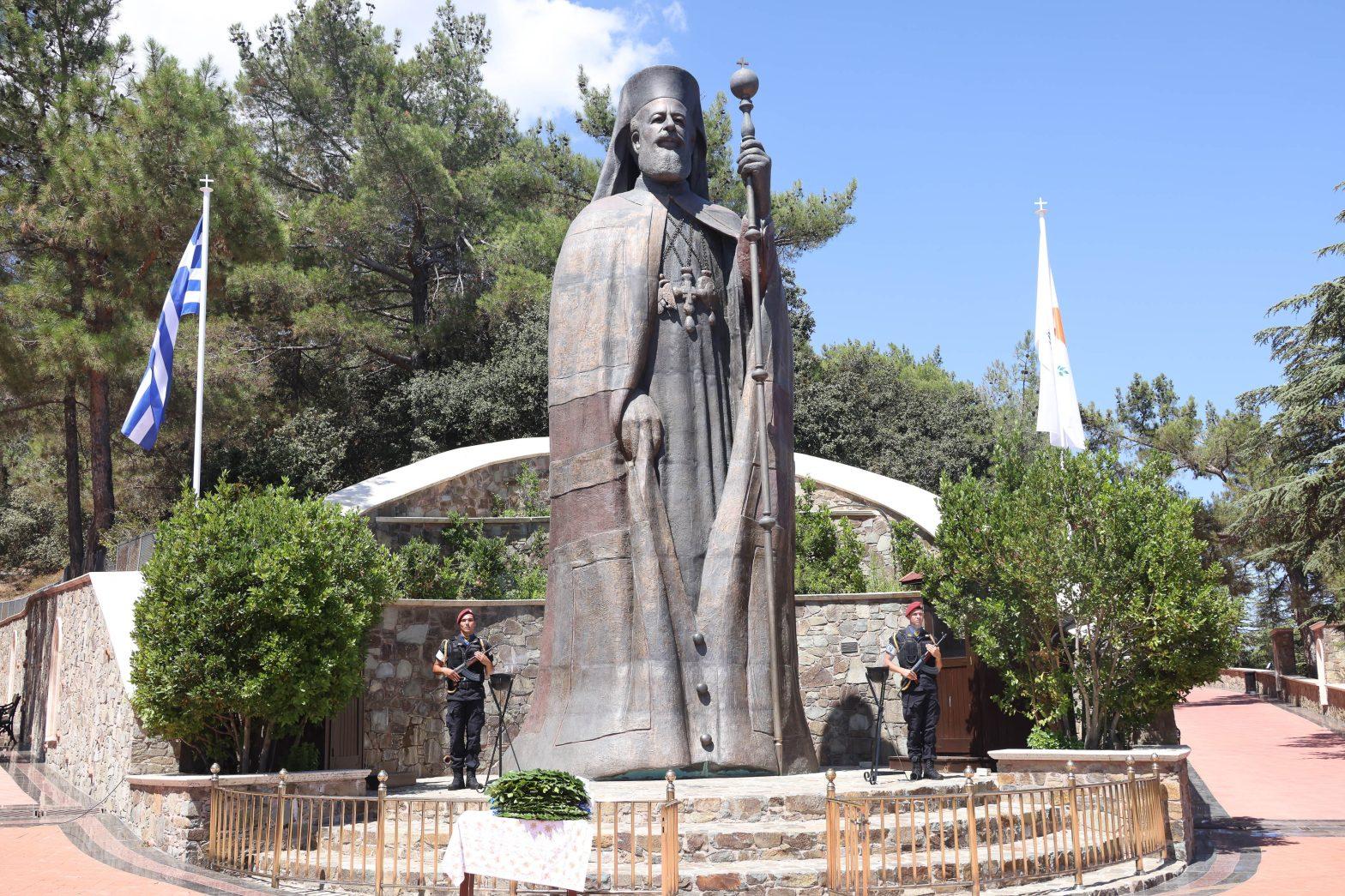 Τελέστηκε το ετήσιο μνημόσυνο του πρώτου Προέδρου της ΚΔ, Αρχιεπισκόπου Μακαρίου