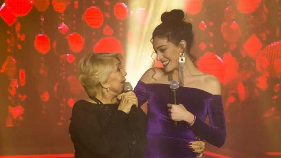 Ήβη Αδάμου: Η συγκινητική ανάρτηση για την Μαρινέλλα και το βίντεο που νανουρίζει την κόρη της