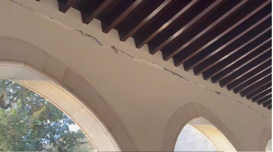 Ρωγμές σε διάφορα σημεία της μονής Αγίου Νεοφύτου