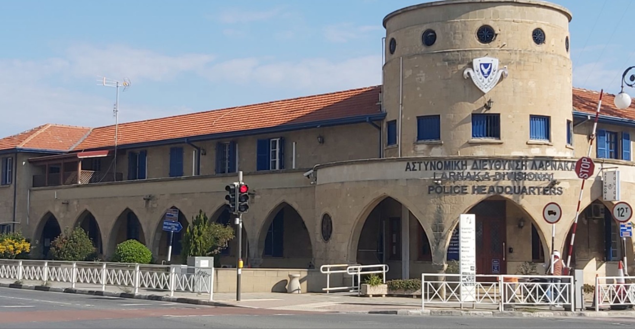 &Epsilon;&pi;ί&theta;&epsilon;&sigma;&eta; &mu;&epsilon; &tau;&sigma;&epsilon;&kappa;&omicron;ύ&rho;&iota;&alpha; &sigma;&tau;&eta; &Lambda;ά&rho;&nu;&alpha;&kappa;&alpha;: &Kappa;&alpha;&tau;&alpha;&gamma;&gamma;&epsilon;&lambda;ί&alpha; &Kappa;&lambda;&eta;&rho;ί&delta;&eta; &gamma;&iota;&alpha; &laquo;&alpha;&delta;&iota;&kappa;&alpha;&iota;&omicron;&lambda;ό&gamma;&eta;&tau;&eta; &kappa;&alpha;&theta;&upsilon;&sigma;&tau;έ&rho;&eta;&sigma;&eta;&raquo; &tau;&eta;&sigmaf; &Alpha;&sigma;&tau;&upsilon;&nu;&omicron;&mu;ί&alpha;&sigmaf;