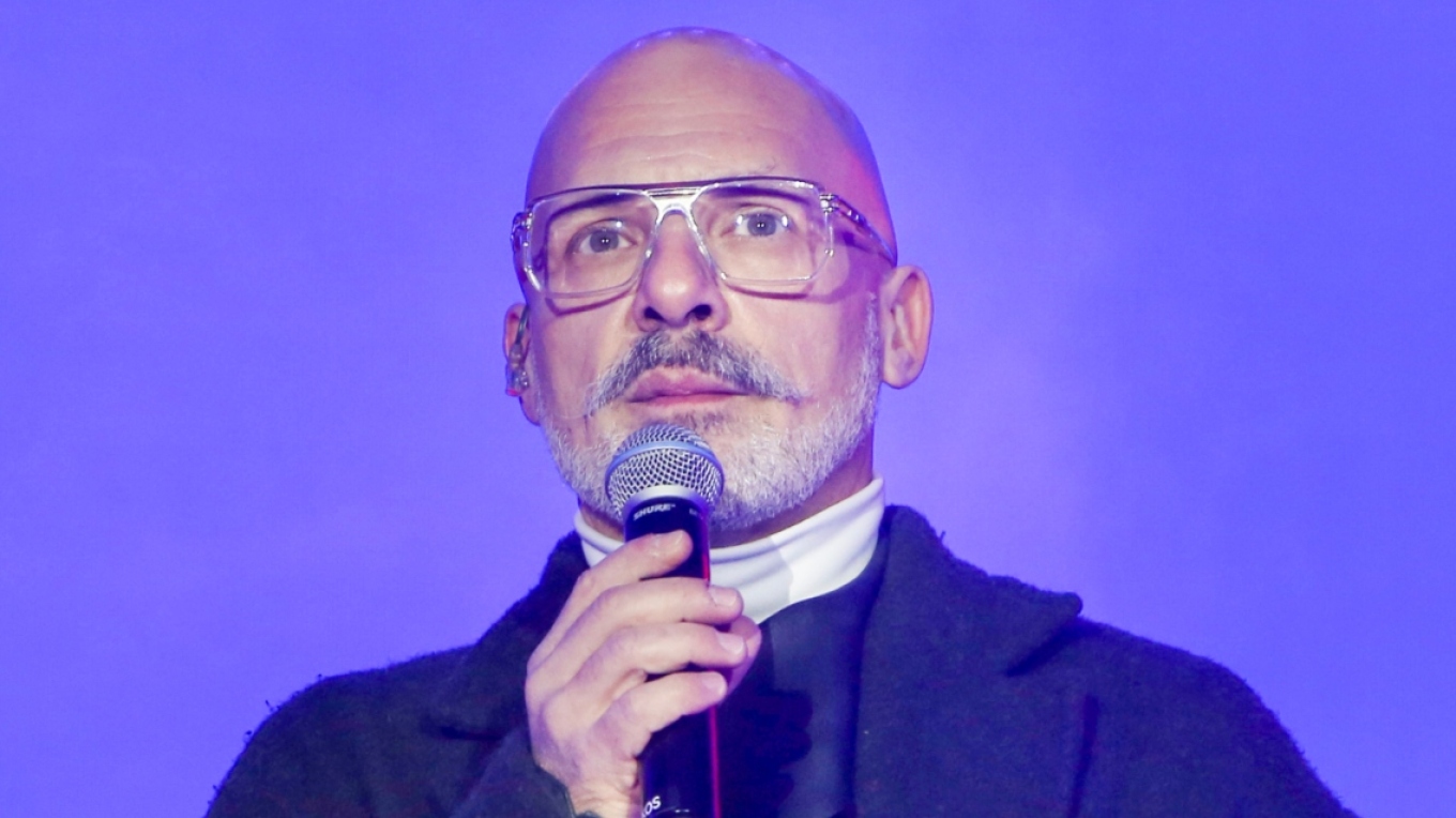 &Nu;ί&kappa;&omicron;&sigmaf; &Mu;&omicron;&upsilon;&tau;&sigma;&iota;&nu;ά&sigmaf;: Ά&mu;&alpha; &delta;&epsilon;&nu; &kappa;ά&nu;&omega; &tau;&omicron; &chi;&alpha;&tau;ί&rho;&iota; &sigma;&tau;&eta;&nu; &tau;&eta;&lambda;&epsilon;ό&rho;&alpha;&sigma;&eta;, &delta;&epsilon;&nu; &mu;&epsilon; &alpha;&gamma;&alpha;&pi;ά&epsilon;&iota;