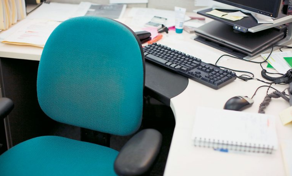 Άρθρο-Παρέμβαση από Δημόσιο Υπάλληλο – «Τα παράδοξα και τα λάθη στο δημόσιο»