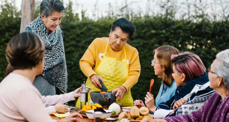 Μακροζωία: Τρώνε αυτά τα 3 τρόφιμα κάθε μέρα και ξεπερνούν τα 100