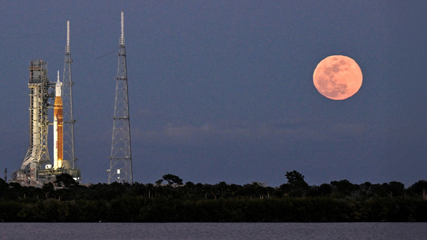 &Tau;&iota; &pi;&rho;&omicron;&sigma;ό&nu;&tau;&alpha; &pi;&rho;έ&pi;&epsilon;&iota; &nu;&alpha; έ&chi;&epsilon;&iota; έ&nu;&alpha;&sigmaf; &alpha;&sigma;&tau;&rho;&omicron;&nu;&alpha;ύ&tau;&eta;&sigmaf; &gamma;&iota;&alpha; &tau;&eta;&nu; &alpha;&pi;&omicron;&sigma;&tau;&omicron;&lambda;ή &sigma;&tau;&eta; &Sigma;&epsilon;&lambda;ή&nu;&eta; - &Omicron;&iota; &alpha;&pi;&alpha;&iota;&tau;ή&sigma;&epsilon;&iota;&sigmaf; &tau;&eta;&sigmaf; NASA
