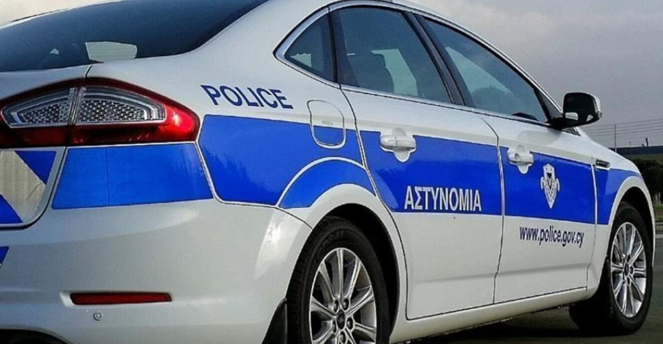 Τροχαίο στη Λάρνακα: Όχημα προσέκρουσε σε πάσσαλο - Δείτε φωτογραφίες