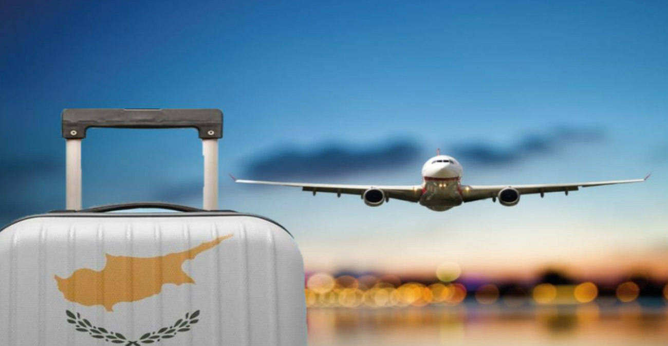 Τουρίστες ανέβηκαν στον ιερό του Απόλλωνα Υλατη και πόζαραν στον φακό – «Χωρίς καμία συνείδηση»