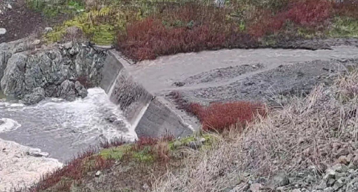 VIDEO: &laquo;&Zeta;&omega;&nu;&tau;ά&nu;&epsilon;&psi;&alpha;&nu;&raquo; &pi;&omicron;&tau;ά&mu;&iota;&alpha; &sigma;&epsilon; ό&lambda;&eta; &tau;&eta;&nu; &Kappa;ύ&pi;&rho;&omicron; &mu;&epsilon;&tau;ά &tau;&iota;&sigmaf; έ&nu;&tau;&omicron;&nu;&epsilon;&sigmaf; &beta;&rho;&omicron;&chi;&omicron;&pi;&tau;ώ&sigma;&epsilon;&iota;&sigmaf; - &Epsilon;&nu;&tau;&upsilon;&pi;&omega;&sigma;&iota;&alpha;&kappa;ά &pi;&lambda;ά&nu;&alpha;