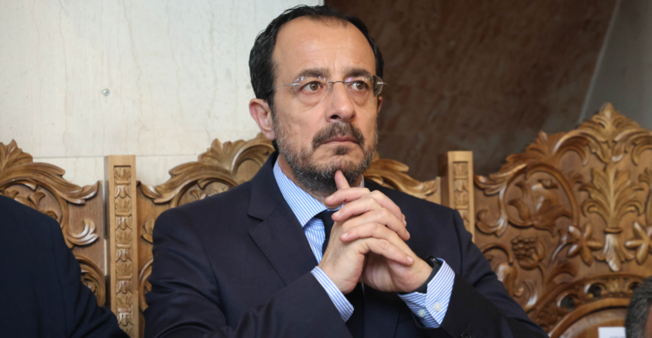 &Chi;&rho;&iota;&sigma;&tau;&omicron;&delta;&omicron;&upsilon;&lambda;ί&delta;&eta;&sigmaf;: &laquo;&Omicron; &Beta;ά&sigma;&omicron;&sigmaf; &Lambda;&upsilon;&sigma;&sigma;&alpha;&rho;ί&delta;&eta;&sigmaf; &tau;ί&mu;&eta;&sigma;&epsilon; &tau;&eta;&nu; &pi;&omicron;&lambda;&iota;&tau;&iota;&kappa;ή &zeta;&omega;ή &tau;&eta;&sigmaf; &Kappa;ύ&pi;&rho;&omicron;&upsilon;&raquo;