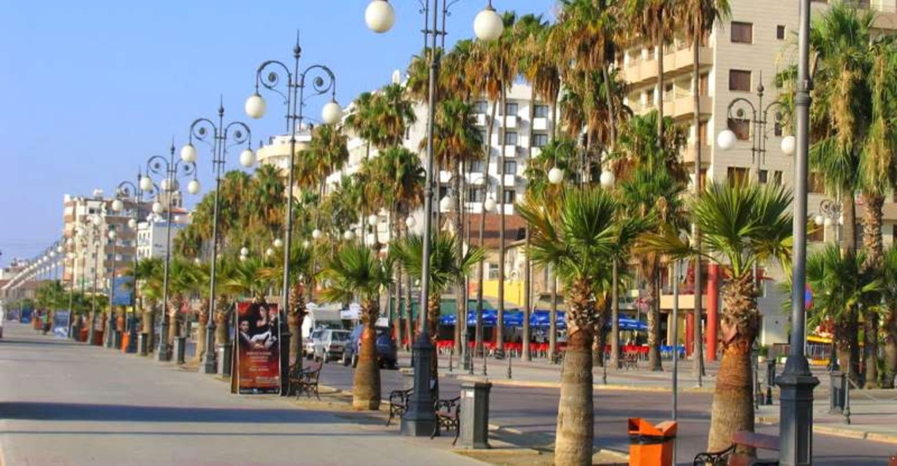 &Nu;έ&omicron; &kappa;ύ&mu;&alpha; &beta;&alpha;&nu;&delta;&alpha;&lambda;&iota;&sigma;&mu;ώ&nu; &sigma;&tau;&eta; &Lambda;ά&rho;&nu;&alpha;&kappa;&alpha;: Έ&beta;&alpha;&psi;&alpha;&nu; &tau;&omicron; ά&gamma;&alpha;&lambda;&mu;&alpha; &tau;&omicron;&upsilon; &Mu;&iota;&chi;&alpha;&lambda;ά&kappa;&eta; &Pi;&alpha;&rho;ί&delta;&eta; &kappa;&alpha;&iota; &pi;&rho;&omicron;&kappa;ά&lambda;&epsilon;&sigma;&alpha;&nu; &zeta;&eta;&mu;&iota;έ&sigmaf; &sigma;&epsilon; &pi;ά&rho;&kappa;&omicron; - &Delta;&epsilon;ί&tau;&epsilon; &phi;&omega;&tau;&omicron;&gamma;&rho;&alpha;&phi;ί&epsilon;&sigmaf;