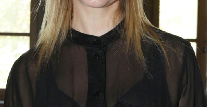 &Epsilon;&lambda;&lambda;&eta;&nu;ί&delta;&alpha; &eta;&theta;&omicron;&pi;&omicron;&iota;ό&sigmaf; &alpha;&pi;&omicron;&kappa;&alpha;&lambda;ύ&pi;&tau;&epsilon;&iota; - &laquo;&Eta; &mu;&alpha;&mu;ά &mu;&omicron;&upsilon; &mu;&epsilon; &epsilon;ί&chi;&epsilon; &rho;&omega;&tau;ή&sigma;&epsilon;&iota; &alpha;&nu; ή&mu;&omicron;&upsilon;&nu; &gamma;&kappa;έ&iota; &kappa;&alpha;&iota; &alpha;&nu; &mu;&omicron;&upsilon; ά&rho;&epsilon;&sigma;&alpha;&nu; &omicron;&iota; &gamma;&upsilon;&nu;&alpha;ί&kappa;&epsilon;&sigmaf;&raquo;