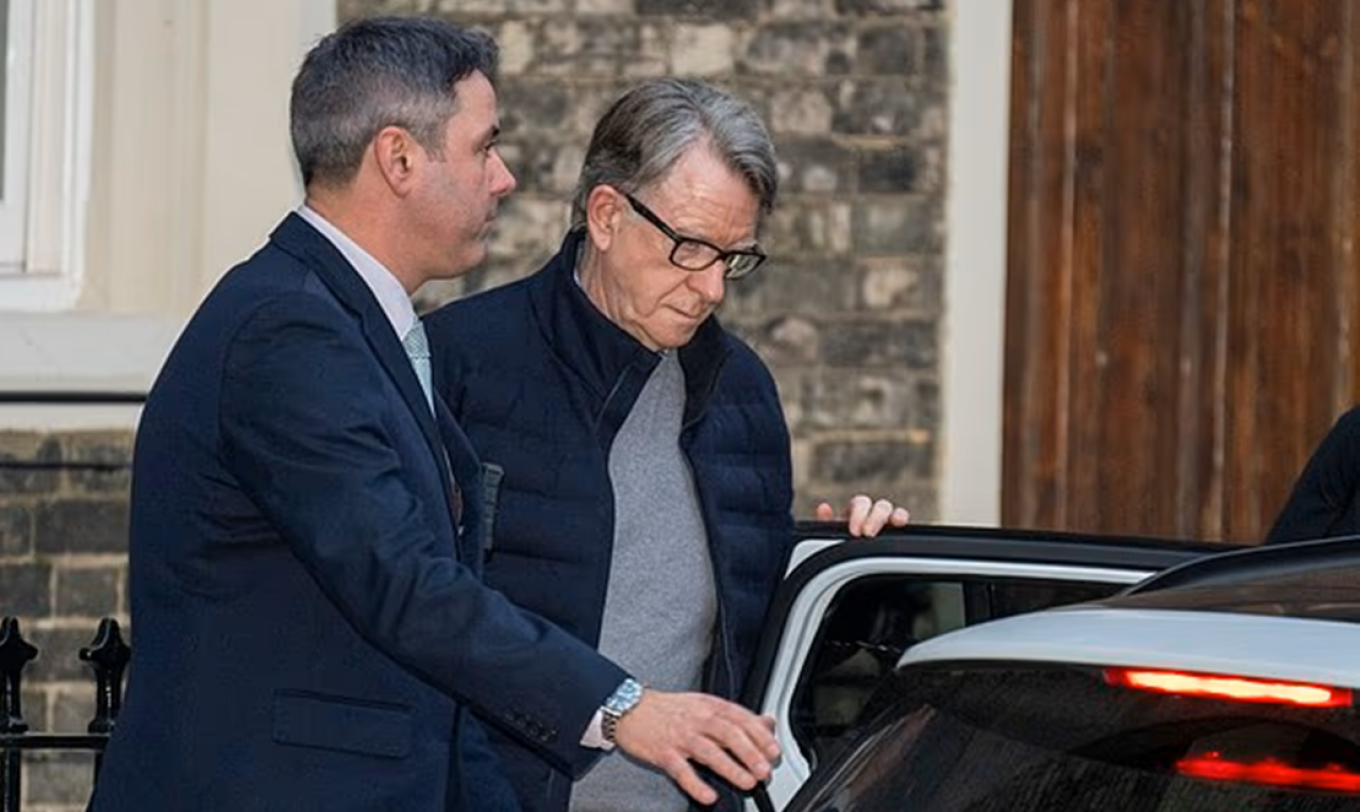 &Beta;&rho;&epsilon;&tau;&alpha;&nu;ί&alpha;: &Sigma;&upsilon;&nu;&epsilon;&lambda;ή&phi;&theta;&eta; &omicron; &pi;&rho;ώ&eta;&nu; &pi;&rho;&epsilon;&sigma;&beta;&epsilon;&upsilon;&tau;ή&sigmaf; &Pi;ί&tau;&epsilon;&rho; &Mu;ά&nu;&tau;&epsilon;&lambda;&sigma;&omicron;&nu;, &pi;&omicron;&upsilon; έ&chi;&epsilon;&iota; &epsilon;&mu;&pi;&lambda;&alpha;&kappa;&epsilon;ί &sigma;&tau;&omicron; &sigma;&kappa;ά&nu;&delta;&alpha;&lambda;&omicron; E&pi;&sigma;&tau;ά&iota;&nu;