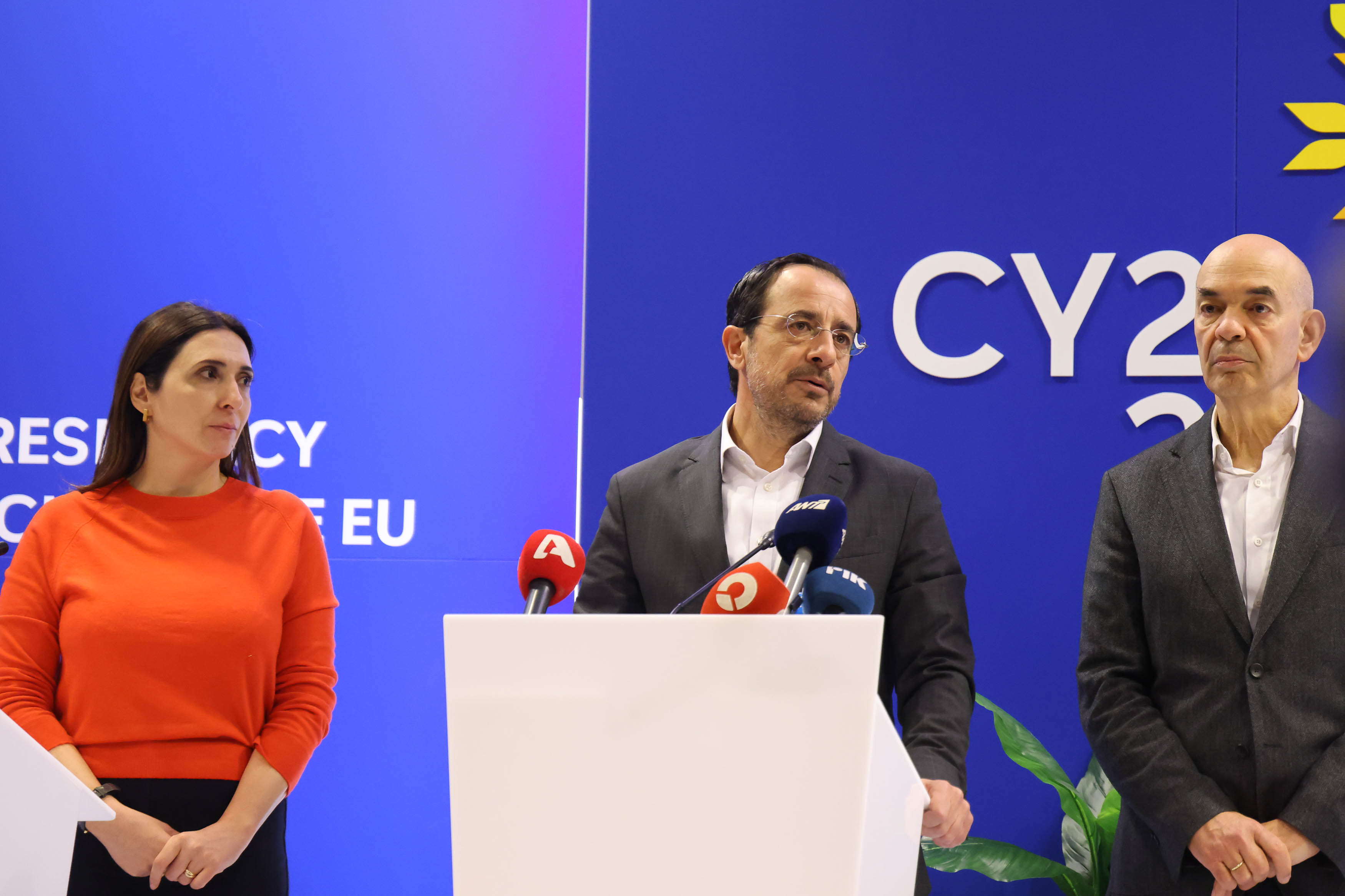 &Pi;&tau;&Delta;: &laquo;&Upsilon;&pi;&omicron;&delta;&epsilon;&iota;&gamma;&mu;&alpha;&tau;&iota;&kappa;ή &eta; &sigma;&upsilon;&nu;&epsilon;&rho;&gamma;&alpha;&sigma;ί&alpha; &mu;&epsilon; &tau;&omicron; &Delta;&Eta;&Kappa;&Omicron;&raquo;