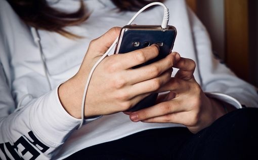 Τελικά τα κινητά τηλέφωνα μάς παρακολουθούν; Τι εξηγούν σε νέες έρευνές τους επιστήμονες Τελικά τα κινητά τηλέφωνα μάς παρακολουθούν; Τι εξηγούν σε νέες έρευνές τους επιστήμονες